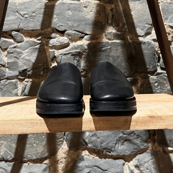 The Row Black Leather Sabot Slip-on Mules - Picture 3 of 10